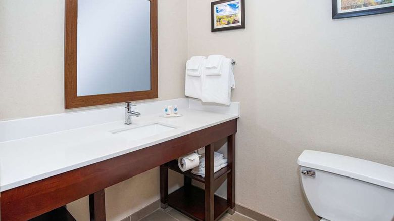 <b>Comfort Inn Room</b>. Images powered by <a href="https://iceportal.shijigroup.com/" title="IcePortal" target="_blank">IcePortal</a>.