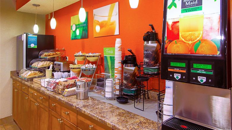<b>Quality Inn Restaurant</b>. Images powered by <a href="https://iceportal.shijigroup.com/" title="IcePortal" target="_blank">IcePortal</a>.