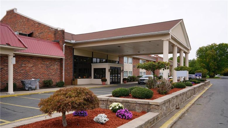 <b>Rodeway Inn & Suites, East Windsor Exterior</b>. Images powered by <a href="https://iceportal.shijigroup.com/" title="IcePortal" target="_blank">IcePortal</a>.