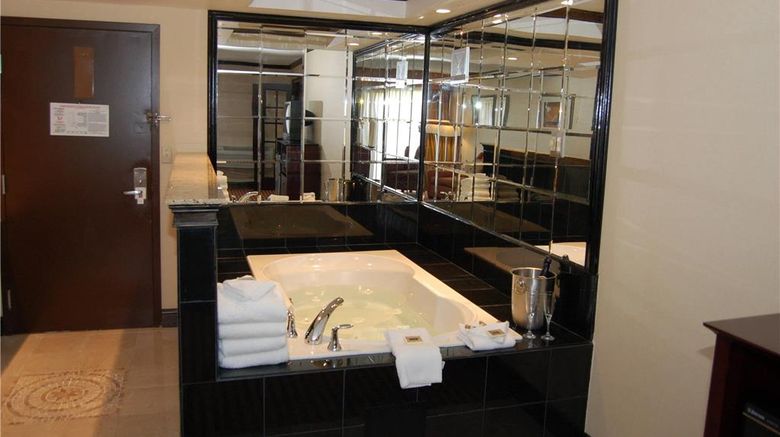 <b>Rodeway Inn & Suites, East Windsor Suite</b>. Images powered by <a href="https://iceportal.shijigroup.com/" title="IcePortal" target="_blank">IcePortal</a>.