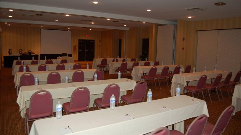 <b>Rodeway Inn & Suites, East Windsor Meeting</b>. Images powered by <a href="https://iceportal.shijigroup.com/" title="IcePortal" target="_blank">IcePortal</a>.