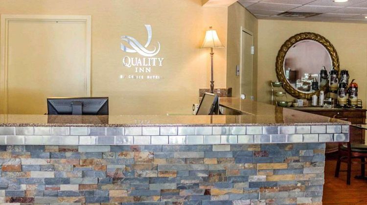 Quality Inn Waterbury Lobby