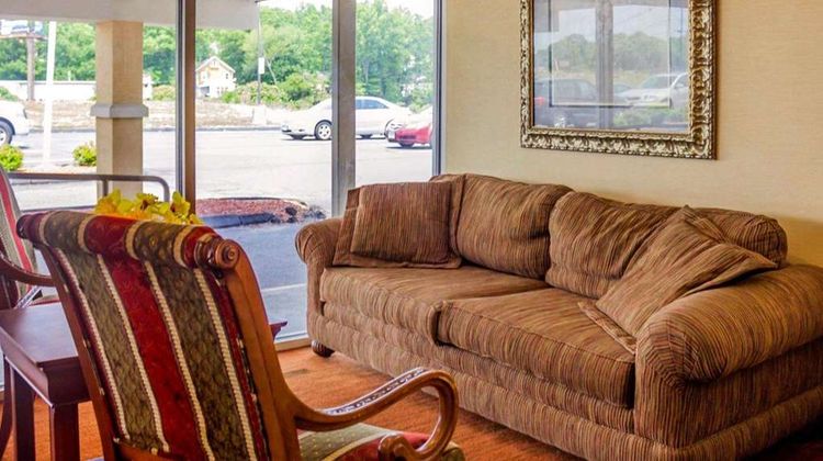 Quality Inn Waterbury Lobby