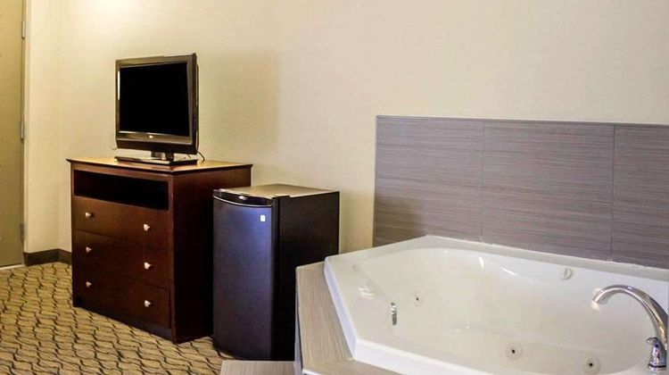 Quality Inn Waterbury Room