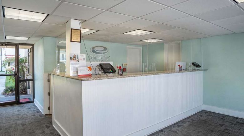 <b>Econo Lodge Resort Lobby</b>. Images powered by <a href="https://iceportal.shijigroup.com/" title="IcePortal" target="_blank">IcePortal</a>.