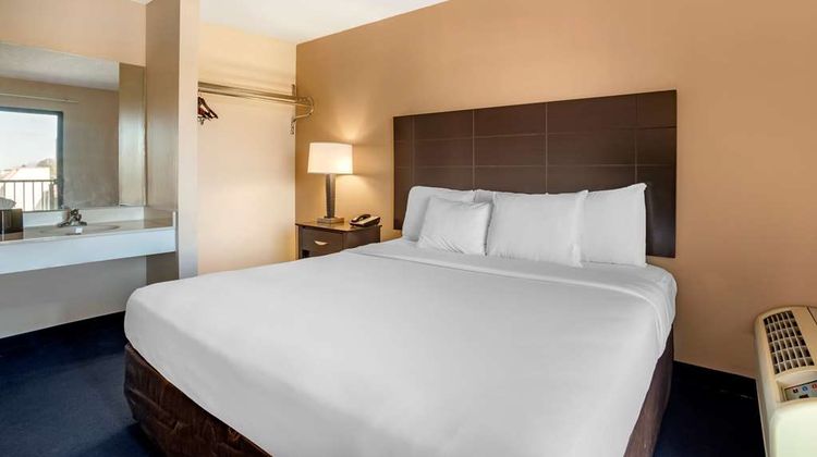 Econo Lodge Resort Suite