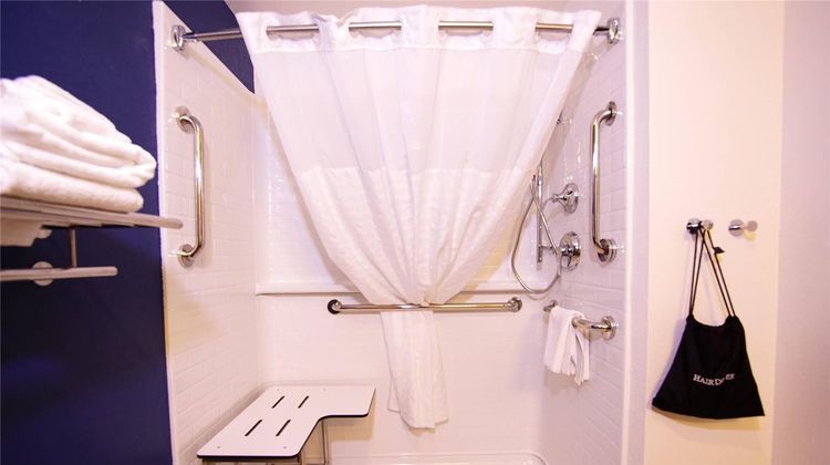 Quality Inn & Suites Georgetown Room