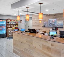 Country Inn & Suites by Radisson Dewey Lobby