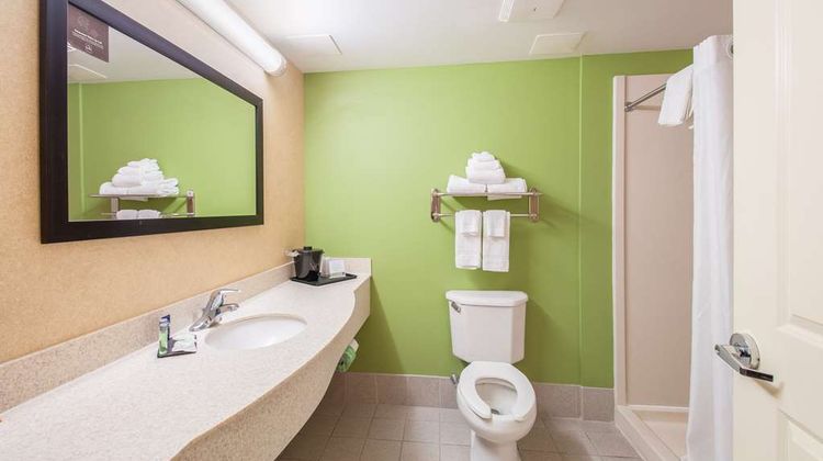 Sleep Inn and Suites Dover University Area Suite