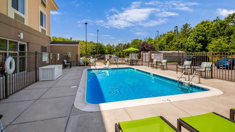 Sleep Inn and Suites Dover University Area Pool
