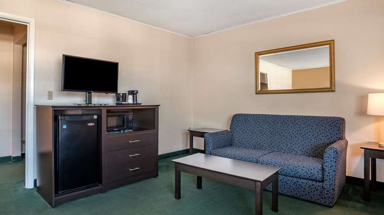 <b>Rodeway Inn and Suites Rehoboth Beach Room</b>. Images powered by <a href="https://iceportal.shijigroup.com/" title="IcePortal" target="_blank">IcePortal</a>.