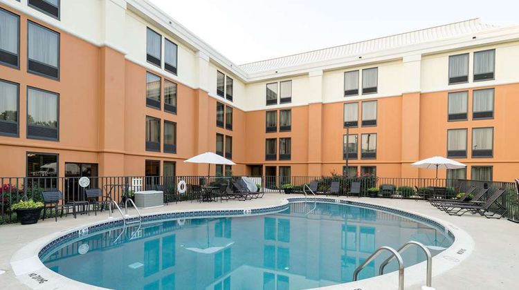 Comfort Inn & Suites Newark Pool