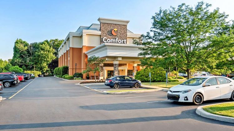 Comfort Inn & Suites Newark Exterior