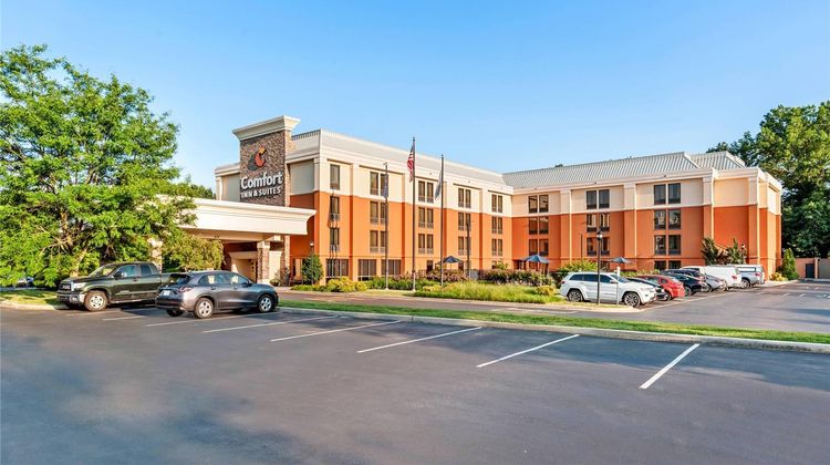 Comfort Inn & Suites Newark Exterior
