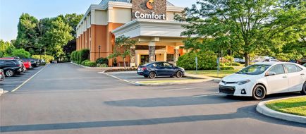 Comfort Inn & Suites Newark Exterior