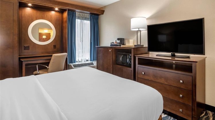 Comfort Inn & Suites Newark Room