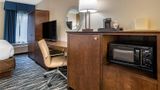 Comfort Inn & Suites Newark Suite