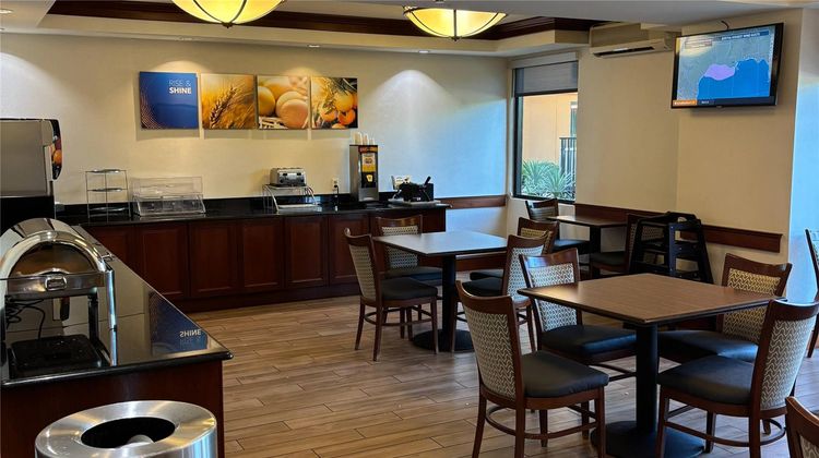 Comfort Inn & Suites Newark Restaurant