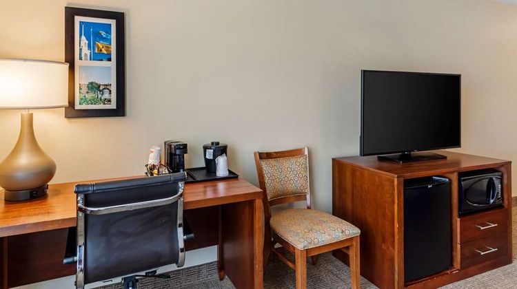 Comfort Inn and Suites Dover Room