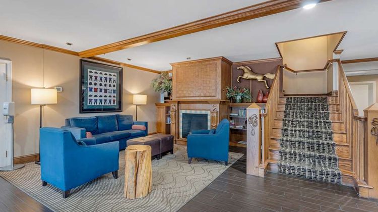 Comfort Inn and Suites Dover Lobby
