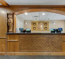 Comfort Inn and Suites Dover Lobby