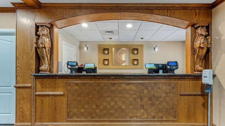 Comfort Inn and Suites Dover Lobby