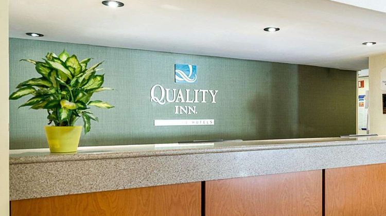 Quality Inn Newark Lobby
