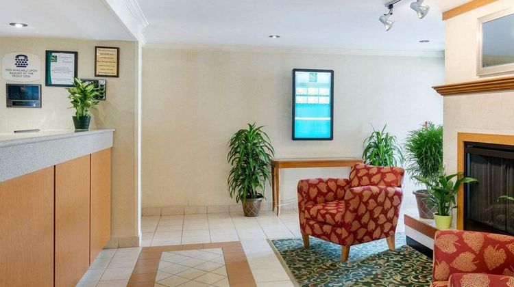 Quality Inn Newark Lobby