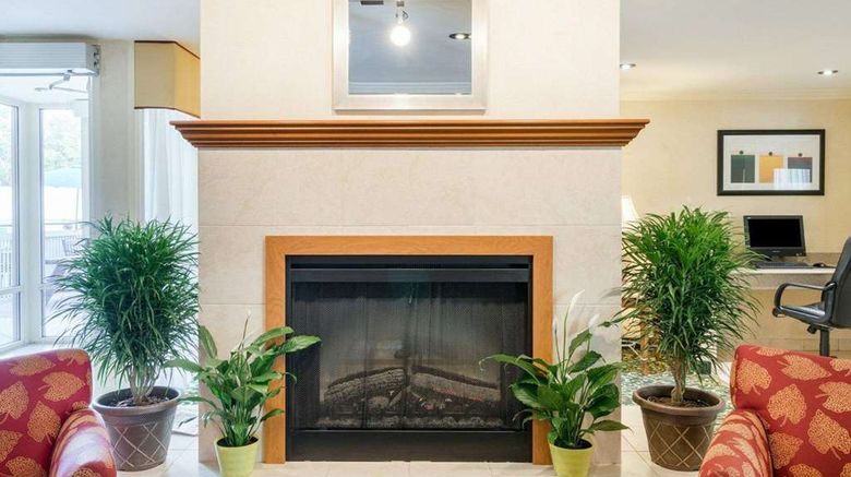 <b>Quality Inn Newark Lobby</b>. Images powered by <a href="https://iceportal.shijigroup.com/" title="IcePortal" target="_blank">IcePortal</a>.