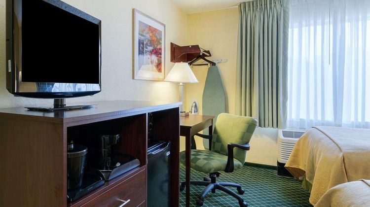 Quality Inn Newark Room