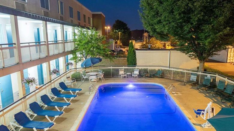 <b>Quality Inn Newark Pool</b>. Images powered by <a href="https://iceportal.shijigroup.com/" title="IcePortal" target="_blank">IcePortal</a>.