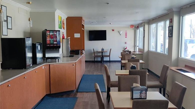 <b>Quality Inn Newark Restaurant</b>. Images powered by <a href="https://iceportal.shijigroup.com/" title="IcePortal" target="_blank">IcePortal</a>.