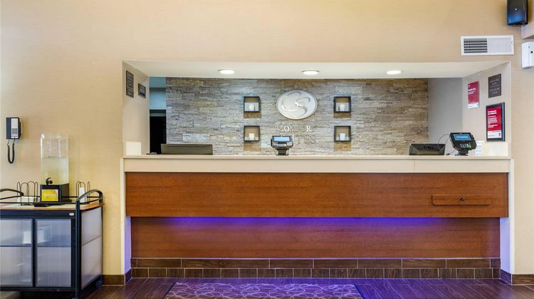 Comfort Suites Dover Lobby