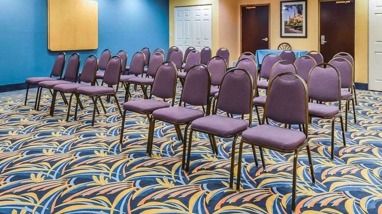 <b>Comfort Suites Meeting</b>. Images powered by <a href="https://iceportal.shijigroup.com/" title="IcePortal" target="_blank">IcePortal</a>.