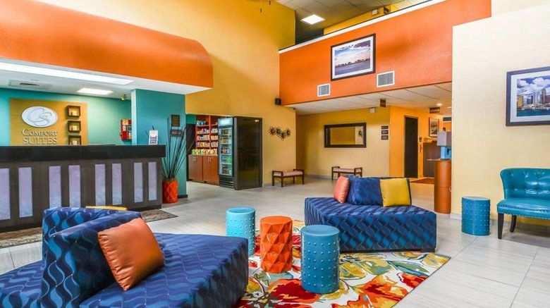 <b>Comfort Suites Lobby</b>. Images powered by <a href="https://iceportal.shijigroup.com/" title="IcePortal" target="_blank">IcePortal</a>.