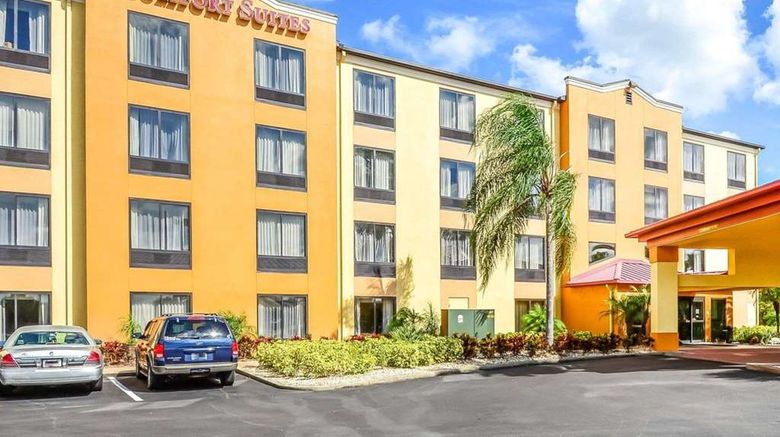 <b>Comfort Suites Exterior</b>. Images powered by <a href="https://iceportal.shijigroup.com/" title="IcePortal" target="_blank">IcePortal</a>.