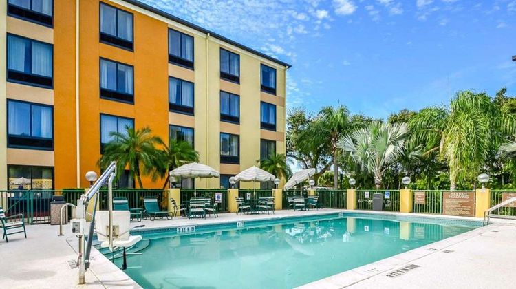 Comfort Suites Pool