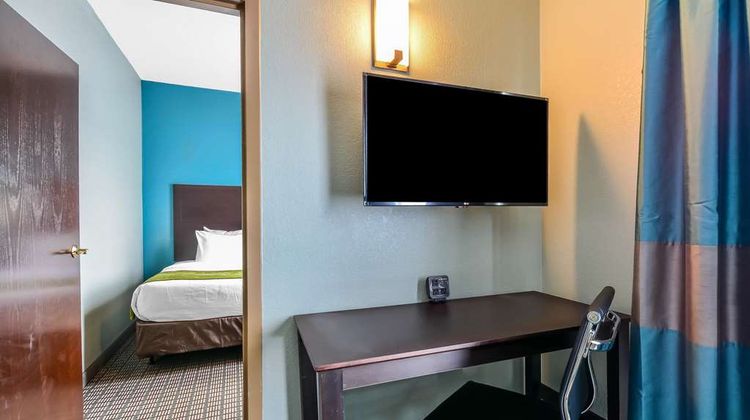 Comfort Suites Suite