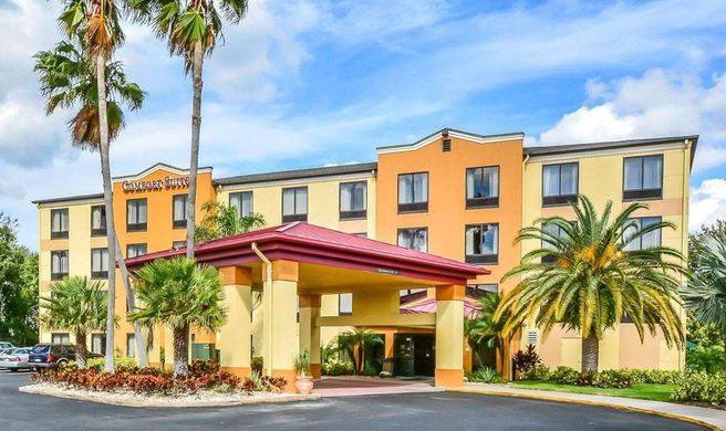 Comfort Suites Exterior