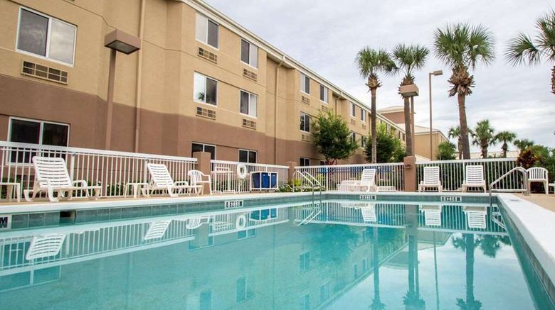 <b>Sleep Inn Pool</b>. Images powered by <a href="https://iceportal.shijigroup.com/" title="IcePortal" target="_blank">IcePortal</a>.