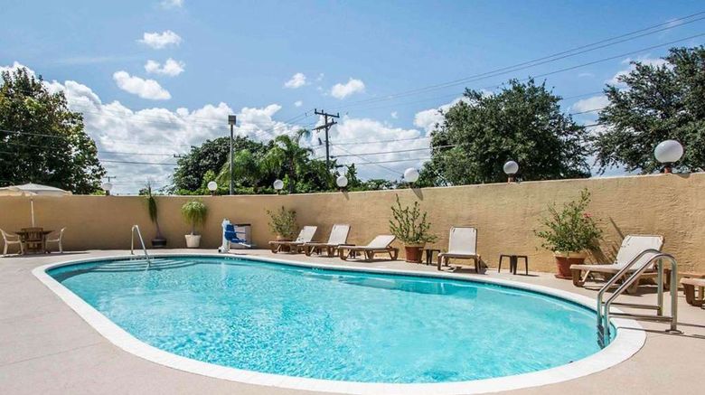 <b>Comfort Inn & Suites-W. Palm Beach South Pool</b>. Images powered by <a href="https://iceportal.shijigroup.com/" title="IcePortal" target="_blank">IcePortal</a>.