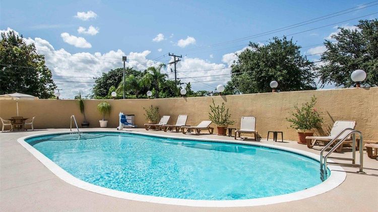 Comfort Inn & Suites-W. Palm Beach South Pool