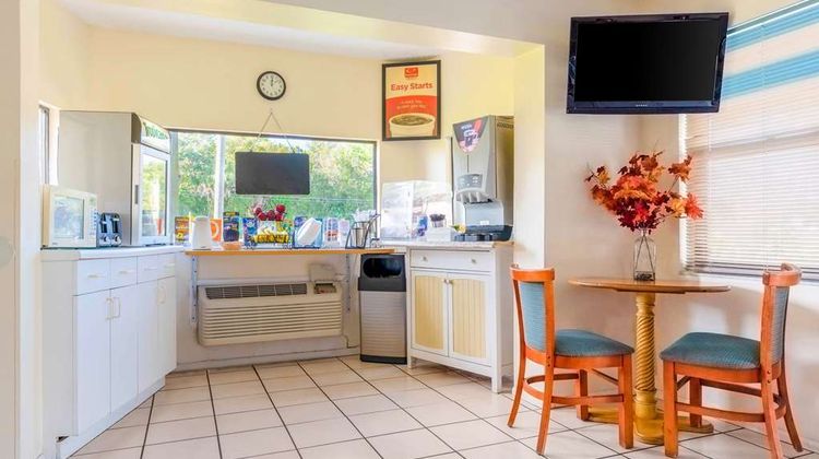 Econo Lodge Crystal River Restaurant