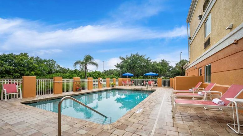 <b>Comfort Inn Pool</b>. Images powered by <a href="https://iceportal.shijigroup.com/" title="IcePortal" target="_blank">IcePortal</a>.
