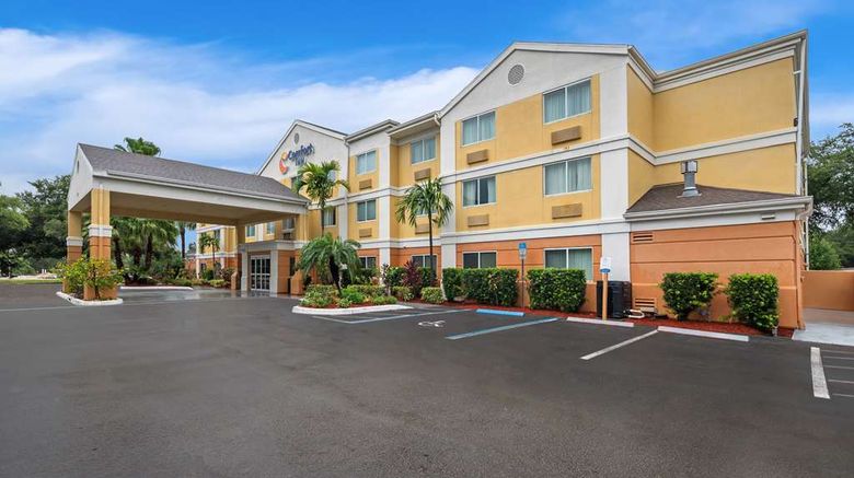 <b>Comfort Inn Exterior</b>. Images powered by <a href="https://iceportal.shijigroup.com/" title="IcePortal" target="_blank">IcePortal</a>.