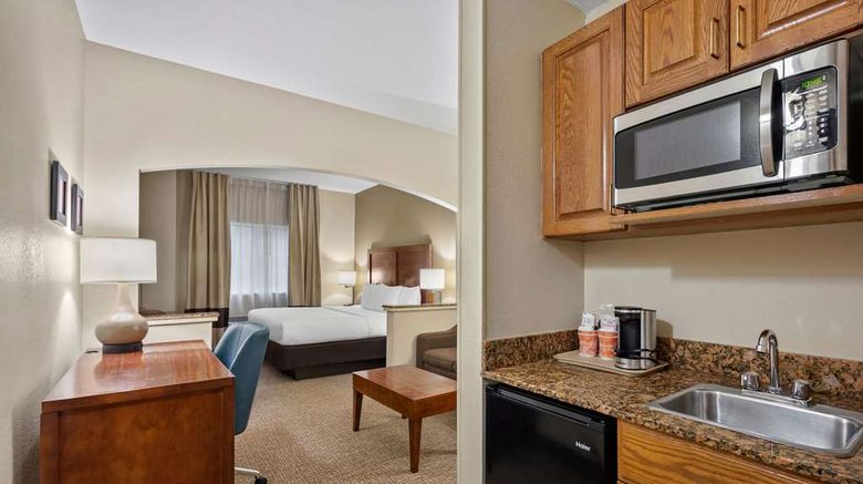 <b>Comfort Inn Suite</b>. Images powered by <a href="https://iceportal.shijigroup.com/" title="IcePortal" target="_blank">IcePortal</a>.
