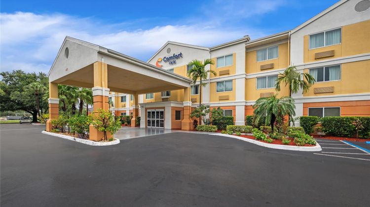 Comfort Inn Exterior