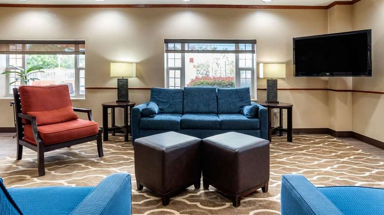<b>Comfort Suites Jacksonville Airport Lobby</b>. Images powered by <a href="https://iceportal.shijigroup.com/" title="IcePortal" target="_blank">IcePortal</a>.