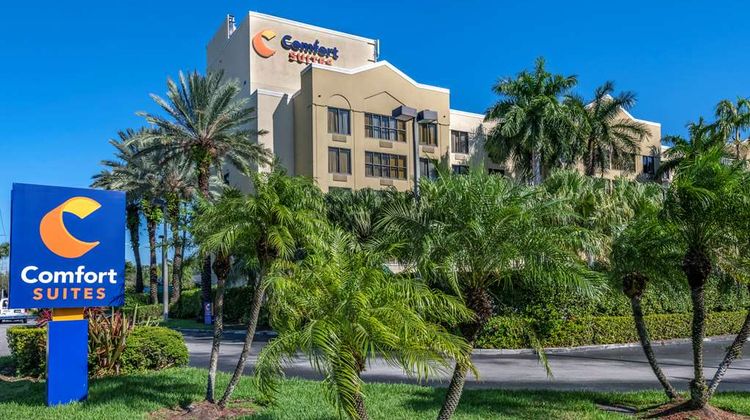 Comfort Suites Exterior