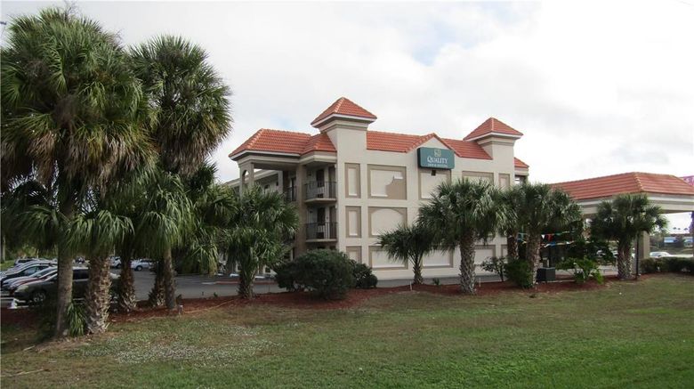 <b>Quality Inn Kissimmee by The Lake Exterior</b>. Images powered by <a href="https://iceportal.shijigroup.com/" title="IcePortal" target="_blank">IcePortal</a>.